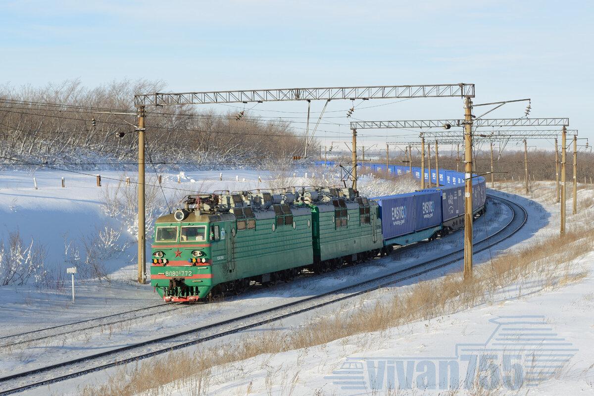 Казахстан был одной из республик СССР, с мощными сырьевой промышленностью и сельским хозяйством. Естественно, после распада СССР помимо этих отраслей Казахстану досталась и железнодорожная сеть.-8