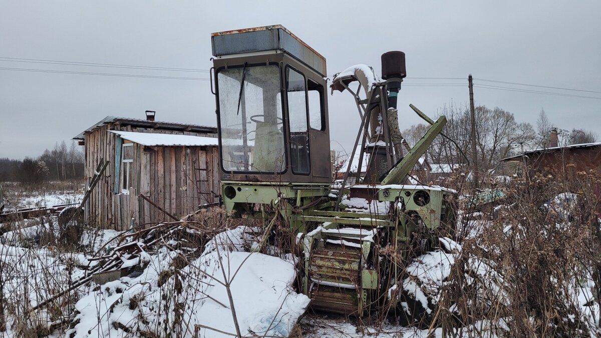 В нескольких часах езды от Москвы расположен целый край умирающих поселков. Там, где раньше развивались города и деревни, теперь все зарастает глухим лесом.-32