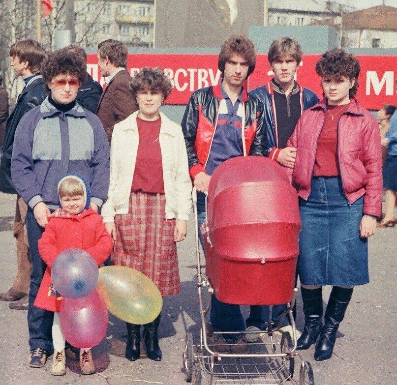 В воздухе уже не просто витало настроение перемен. Это был даже не ветер, а ВЕТРИЩЕ, ураган, который вышел из-под всякого контроля и неминуемо поменяет жизнь каждого советского гражданина.