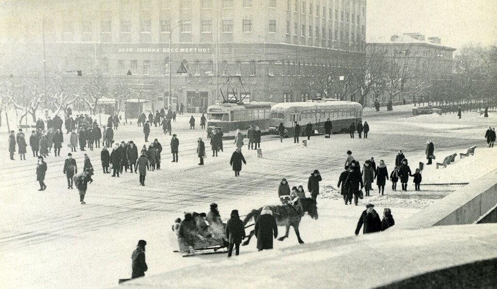 «Площадь 1905 года». Данил Малей, январь 1970 года, г. Свердловск, пр-т Ленина, из архива Эдварда Малея.