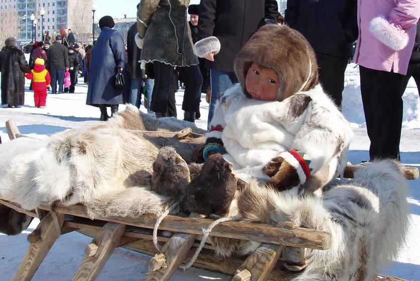 Чукчи - один из интереснейших северных народов великой матушки-России, обычно известный жителю той же Москвы лишь по забавным анекдотам. Но какие же они, эти самые чукчи на самом деле? Давайте узнаем.-7