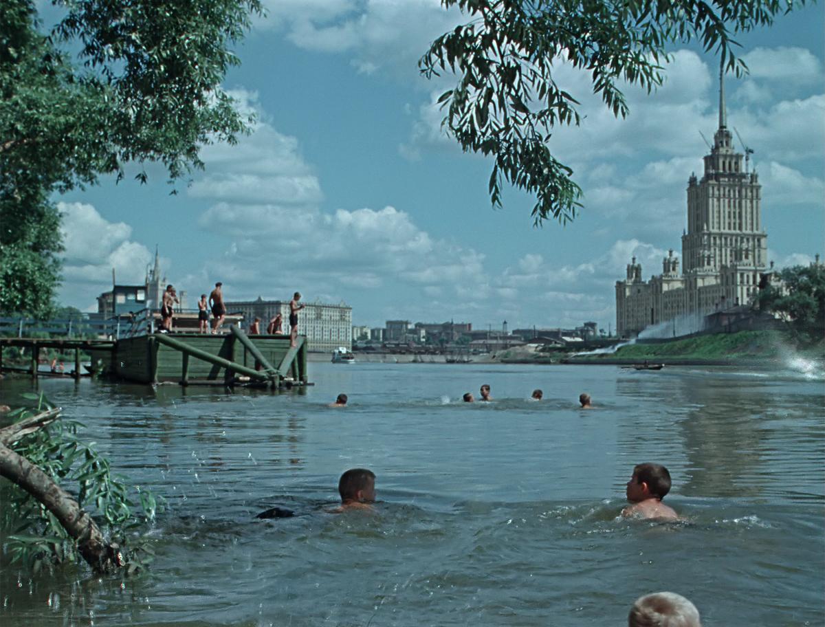 Кадр из фильма "Старик Хоттабыч", 1956 г.